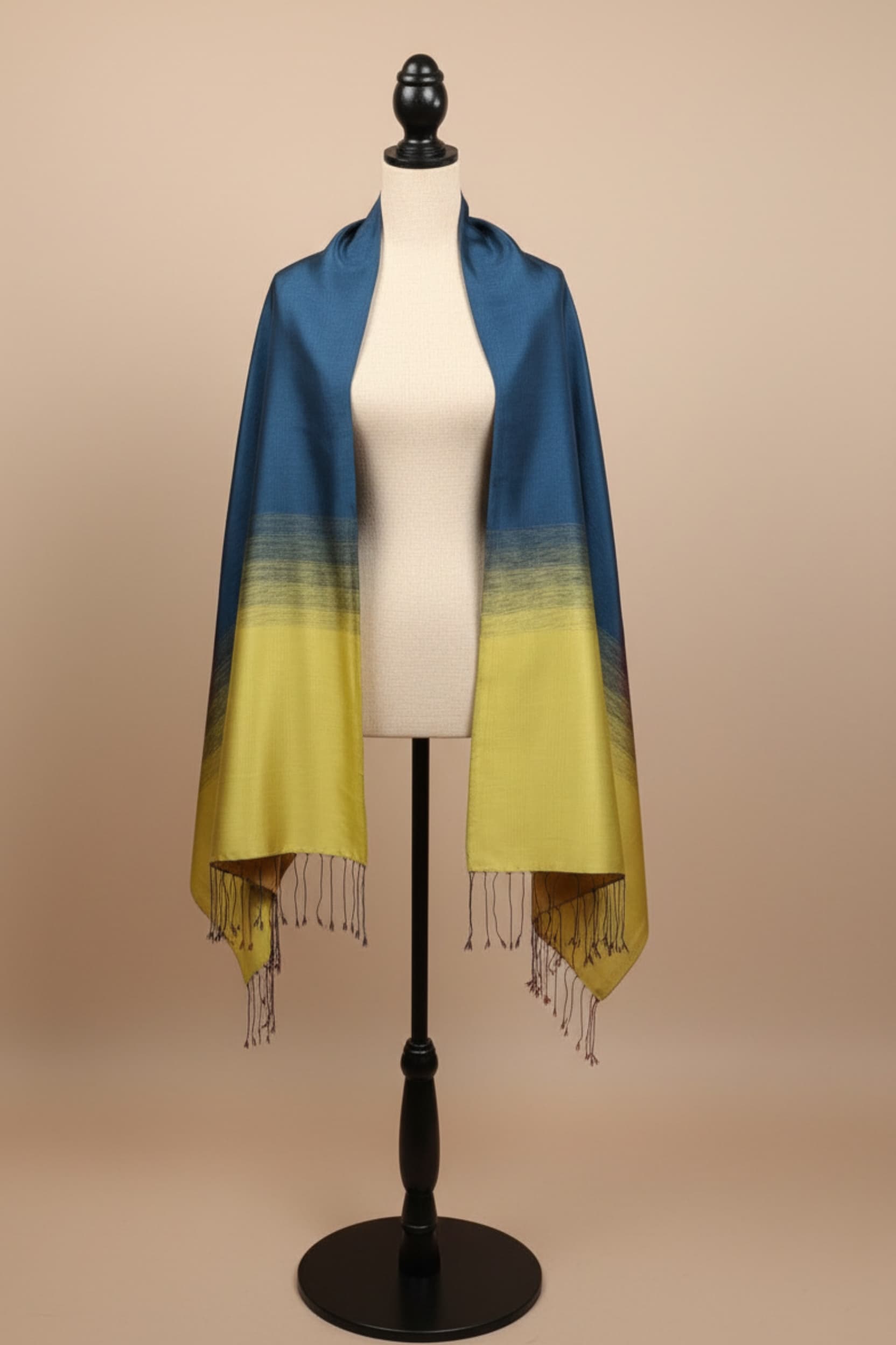 Sultana Blue–Gold Symphony - Image 4