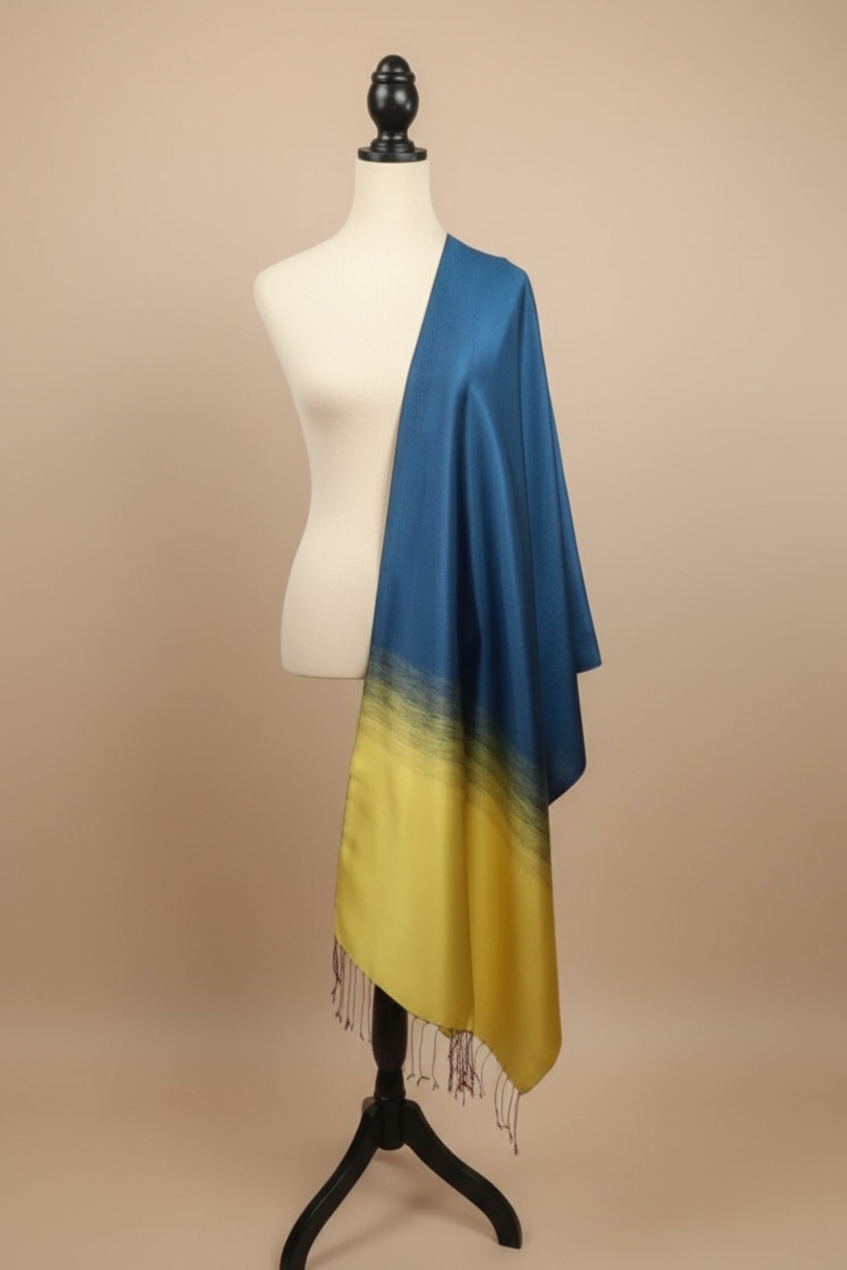 Sultana Blue–Gold Symphony - Image 1